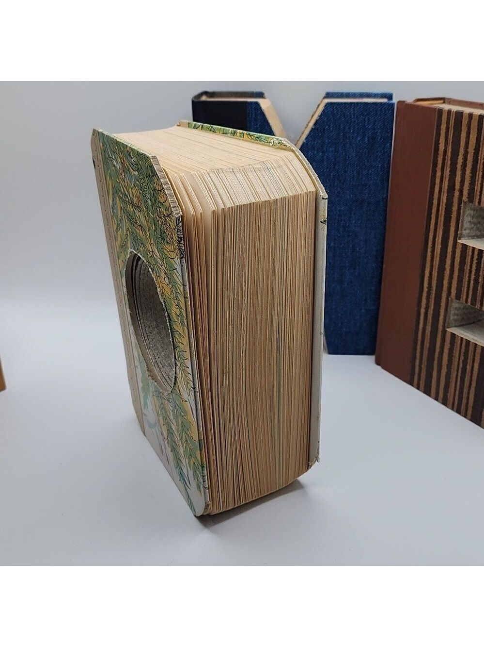 HOME MADE OUT OF BOOKS - Picture 5 of 10